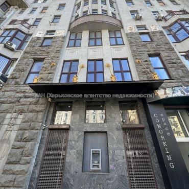 Продам квартиру, Павловская площ. , 3 кім., 132 м², косметический ремонт 