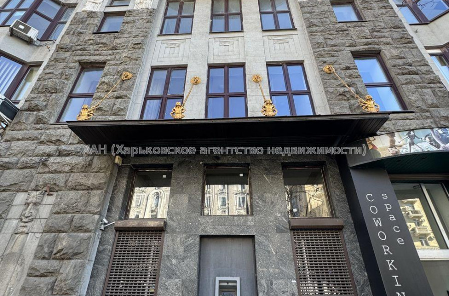 Продам квартиру, Павловская площ. , 3 кім., 132 м², косметический ремонт 
