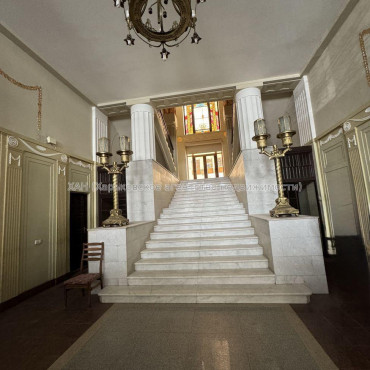 Продам квартиру, Павловская площ. , 3 кім., 132 м², косметический ремонт 