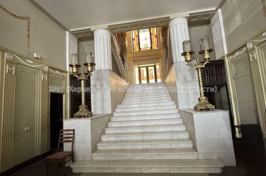 Продам квартиру, Павловская площ. , 3 кім., 132 м², косметический ремонт 