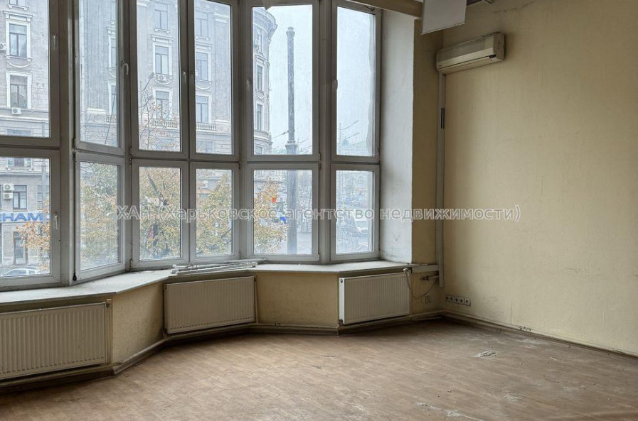 Продам квартиру, Павловская площ. , 3 кім., 132 м², советский ремонт 
