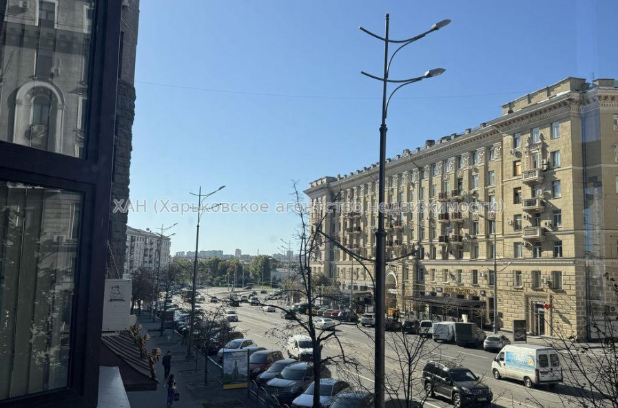 Продам квартиру, Павловская площ. , 3 кім., 132 м², косметический ремонт 