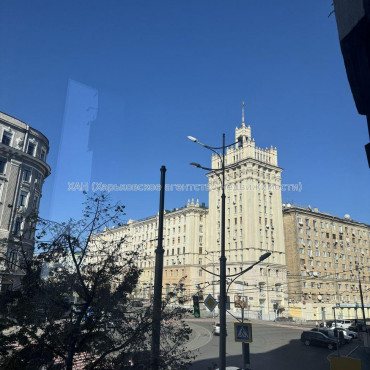 Продам квартиру, Павловская площ. , 3 кім., 132 м², косметический ремонт 