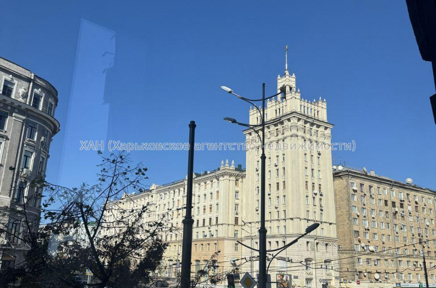 Продам квартиру, Павловская площ. , 3 кім., 132 м², косметический ремонт 