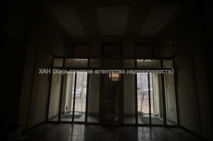 Продам квартиру, Павловская площ. , 3 кім., 132 м², советский ремонт 