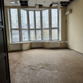 Продам квартиру, Павловская площ. , 3 кім., 132 м², советский ремонт