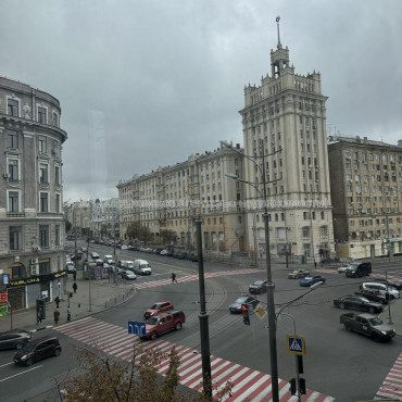 Продам квартиру, Павловская площ. , 3 кім., 132 м², косметический ремонт 