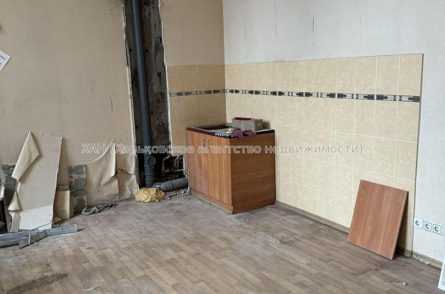Продам квартиру, Павловская площ. , 3 кім., 132 м², косметический ремонт 