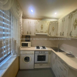 Продам квартиру, Непокоренных ул. , 3 кім., 65 м², косметический ремонт