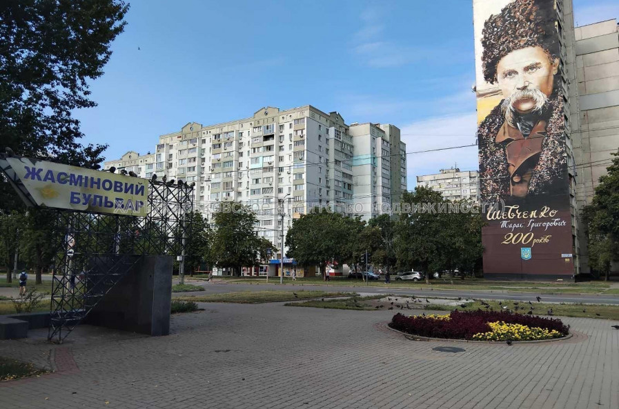 Продам квартиру, Жасминовый б-р , 3 кім., 59.10 м², косметический ремонт 