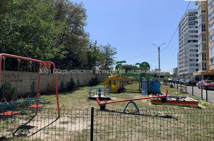 Продам квартиру, Героев Харькова просп. , 1 кім., 46 м², частичный ремонт 