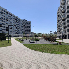 Продам квартиру, Героев Харькова просп. , 1 кім., 46 м², частичный ремонт