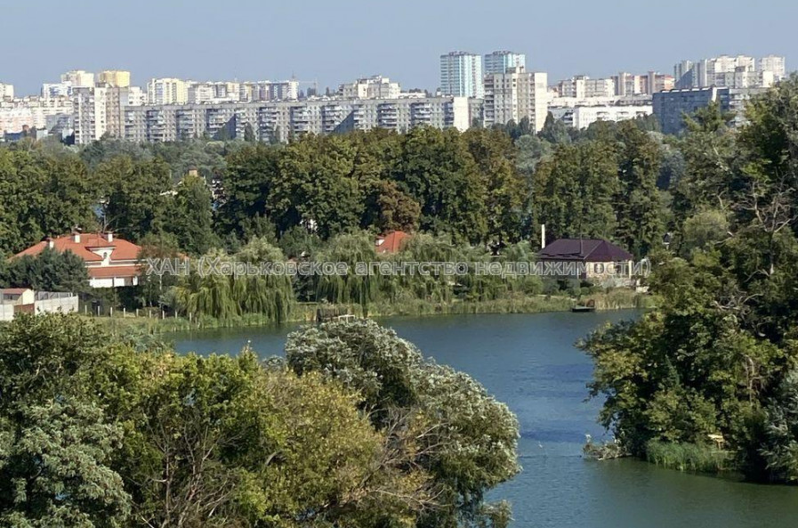 Продам квартиру, Шевченко ул. , 2  ком., 61.70 м², без внутренних работ 