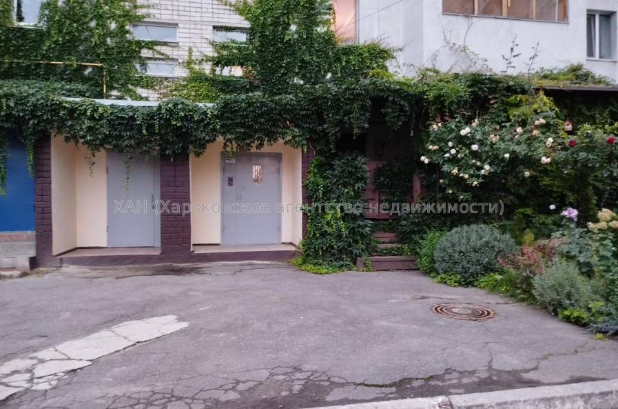 Продам квартиру, Свинаренко Петра ул. , 18 , 3  ком., 64.90 м², частичный ремонт 