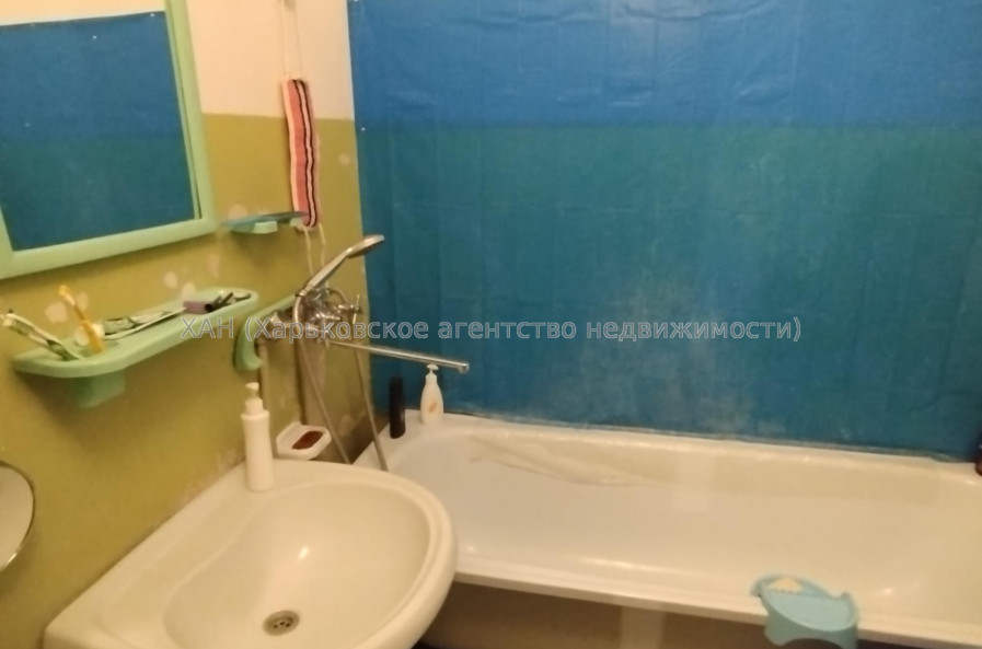 Продам квартиру, Свинаренко Петра ул. , 18 , 3  ком., 64.90 м², частичный ремонт 