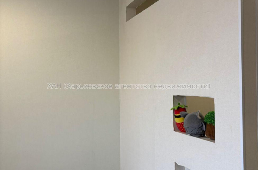 Продам квартиру, Ньютона ул. , 1 кім., 35 м², капитальный ремонт 