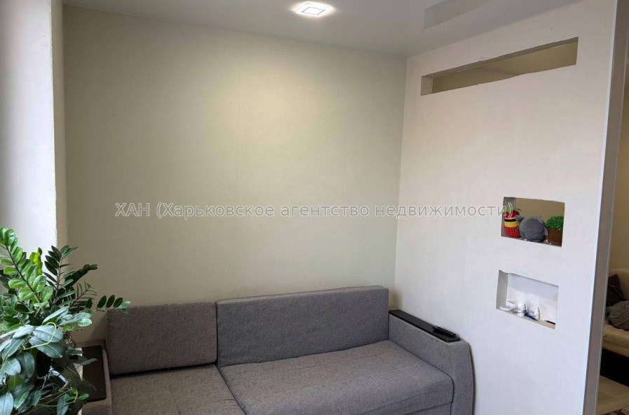 Продам квартиру, Ньютона ул. , 1 кім., 35 м², капитальный ремонт 