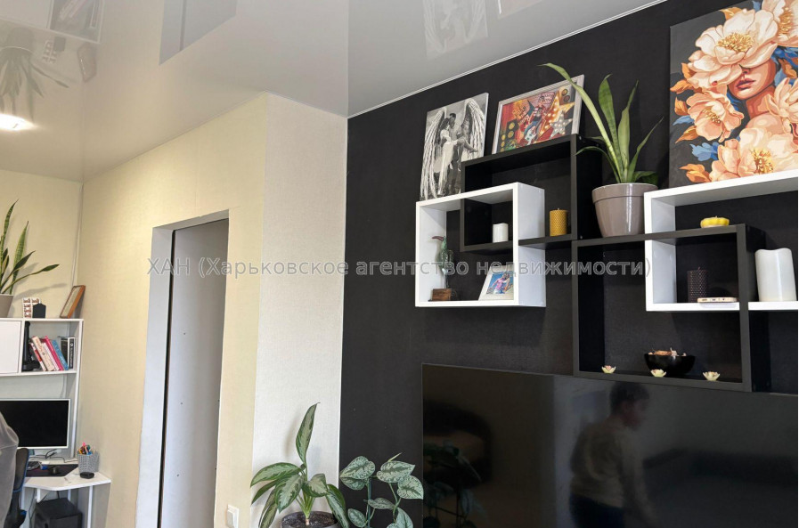 Продам квартиру, Ньютона ул. , 1 кім., 35 м², капитальный ремонт 