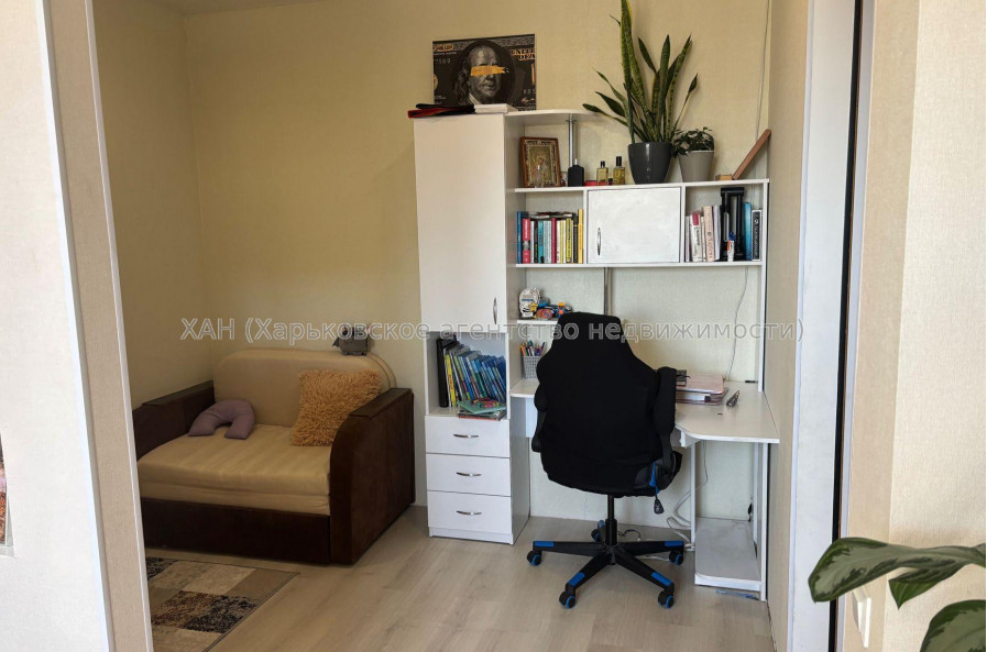Продам квартиру, Ньютона ул. , 1 кім., 35 м², капитальный ремонт 
