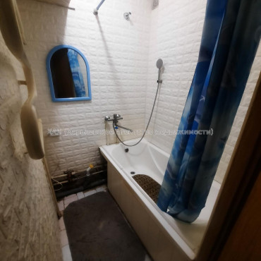 Продам квартиру, Байрона пр-т , 2 кім., 45 м², косметический ремонт 