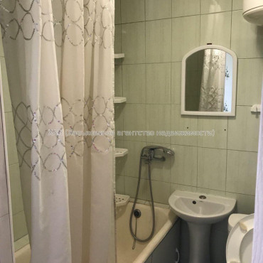 Продам квартиру, Гвардейцев Широнинцев ул. , 1 кім., 33 м², косметический ремонт 