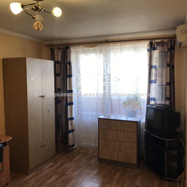 Продам квартиру, Гвардейцев Широнинцев ул. , 1 кім., 33 м², косметический ремонт 