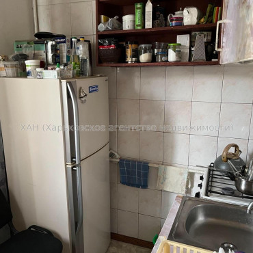 Продам квартиру, Победы просп. , 1 кім., 27 м², советский ремонт 