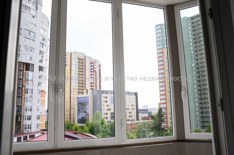 Продам квартиру, Науки просп. , 3 кім., 106 м², авторский дизайн 