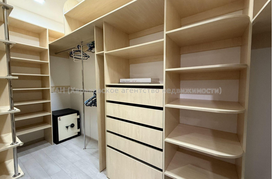 Продам квартиру, Науки просп. , 3 кім., 106 м², авторский дизайн 