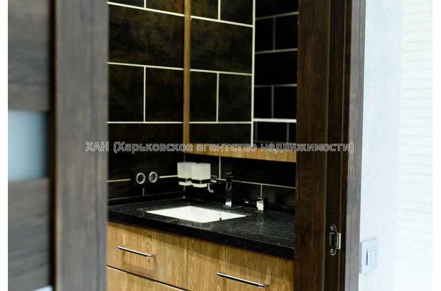 Продам квартиру, Науки просп. , 3 кім., 106 м², авторский дизайн 