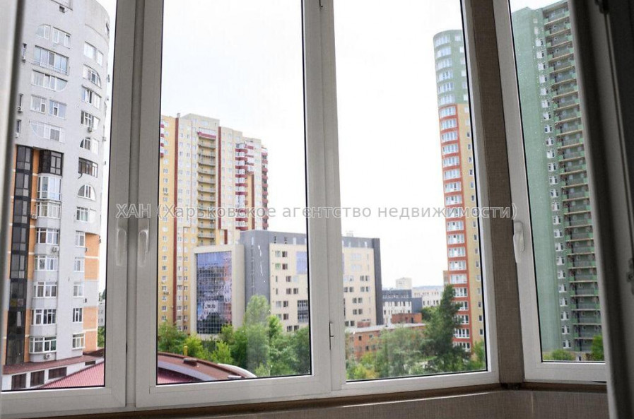Продам квартиру, Науки просп. , 3  ком., 106 м², авторский дизайн 