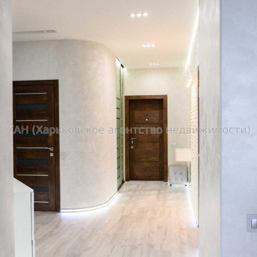 Продам квартиру, Науки просп. , 3 кім., 106 м², авторский дизайн 