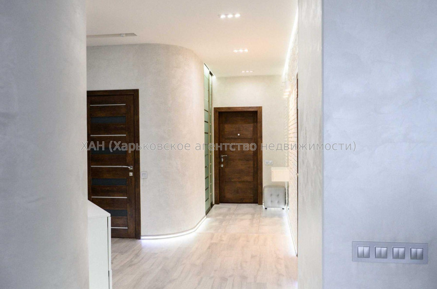 Продам квартиру, Науки просп. , 3 кім., 106 м², авторский дизайн 