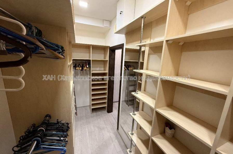 Продам квартиру, Науки просп. , 3 кім., 106 м², авторский дизайн 