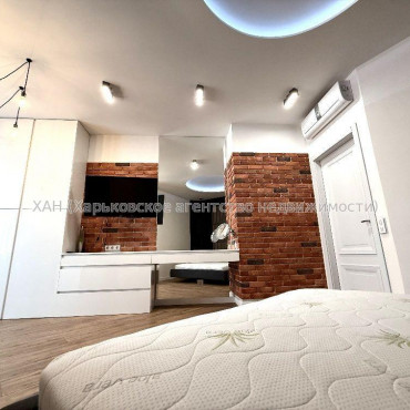 Продам квартиру, Науки просп. , 3 кім., 106 м², авторский дизайн 