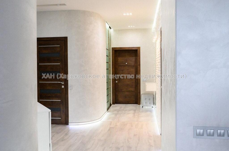 Продам квартиру, Науки просп. , 3  ком., 106 м², авторский дизайн 