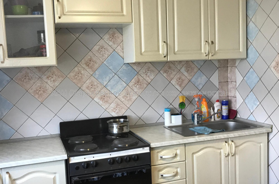 Продам квартиру, Соборности Украины ул. , 203 , 3  ком., 68 м², частичный ремонт 