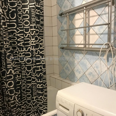 Продам квартиру, Соборности Украины ул. , 203 , 3 кім., 68 м², частичный ремонт 