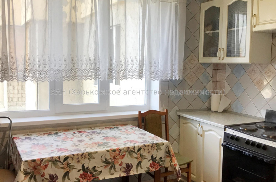 Продам квартиру, Соборности Украины ул. , 203 , 3  ком., 68 м², частичный ремонт 