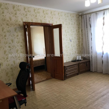 Продам квартиру, Соборности Украины ул. , 203 , 3 кім., 68 м², частичный ремонт 