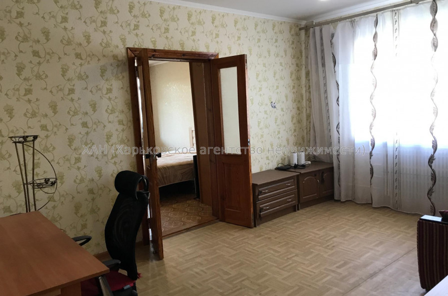 Продам квартиру, Соборности Украины ул. , 203 , 3  ком., 68 м², частичный ремонт 