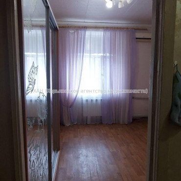Продам квартиру, Коммунальщиков ул. , 1 кім., 20 м², косметический ремонт 