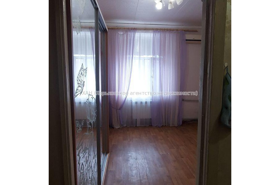 Продам квартиру, Коммунальщиков ул. , 1 кім., 20 м², советский ремонт 