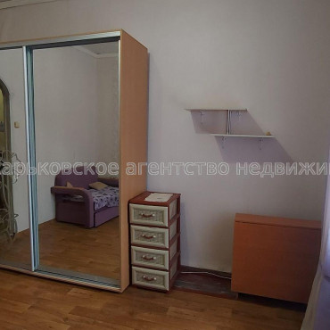 Продам квартиру, Коммунальщиков ул. , 1 кім., 20 м², косметический ремонт 