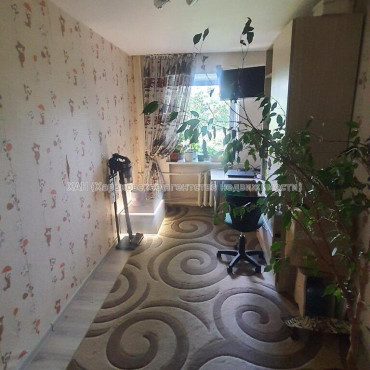 Продам квартиру, Волонтерская ул. , 3 кім., 57 м², косметический ремонт 