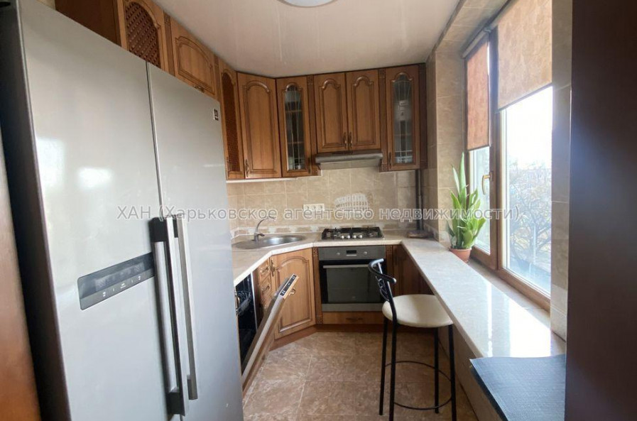 Продам квартиру, Тракторостроителей просп. , 3 кім., 73 м², капитальный ремонт 