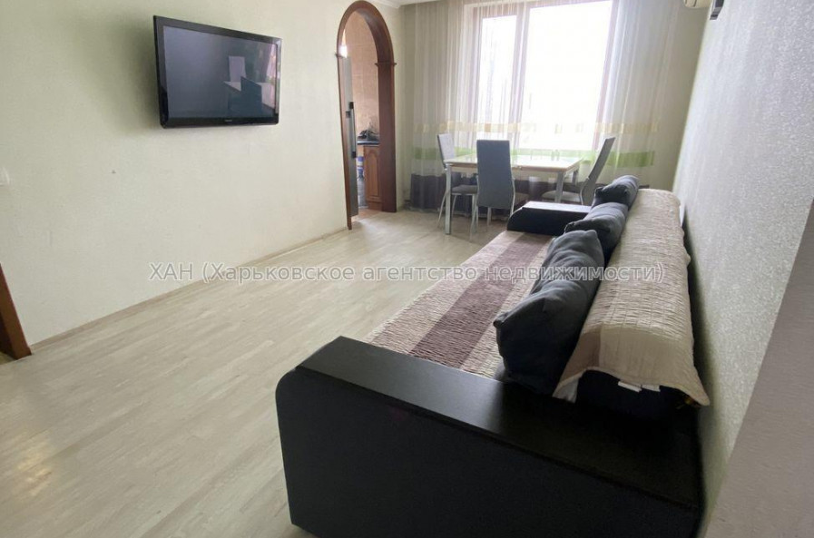 Продам квартиру, Тракторостроителей просп. , 3 кім., 73 м², капитальный ремонт 