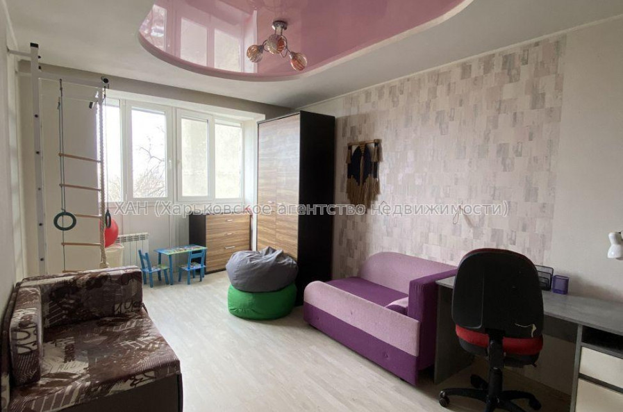 Продам квартиру, Тракторостроителей просп. , 3 кім., 73 м², капитальный ремонт 