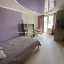 Продам квартиру, Тракторостроителей просп. , 3 кім., 73 м², капитальный ремонт