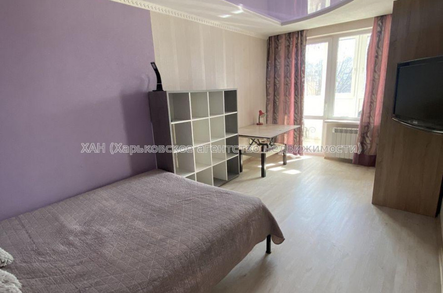 Продам квартиру, Тракторостроителей просп. , 3 кім., 73 м², капитальный ремонт 